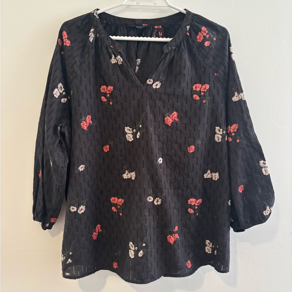 3 for $15😍 Denver Hayes Cotton Black Blouse with Red Floral Accents